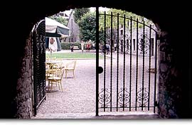 La cour des entrepôts